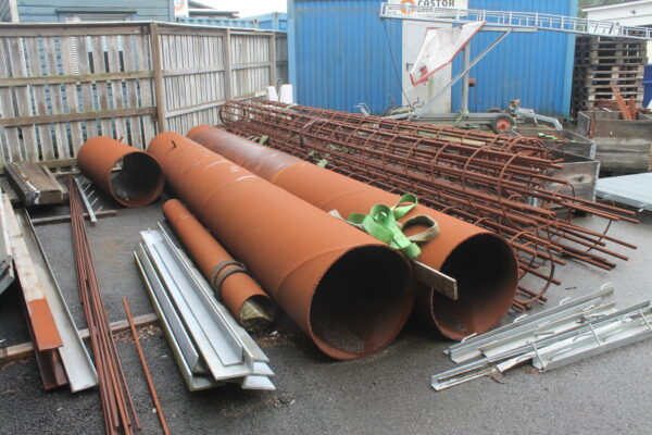 Lot armeringsprofiler samt ca. 10,5-meter 620mm stålrør - Bilde 1