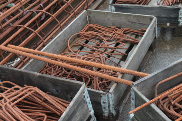 Lot armeringsprofiler samt ca. 10,5-meter 620mm stålrør - Bilde 15