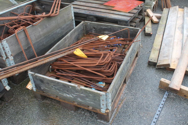 Lot armeringsprofiler samt ca. 10,5-meter 620mm stålrør - Bilde 10