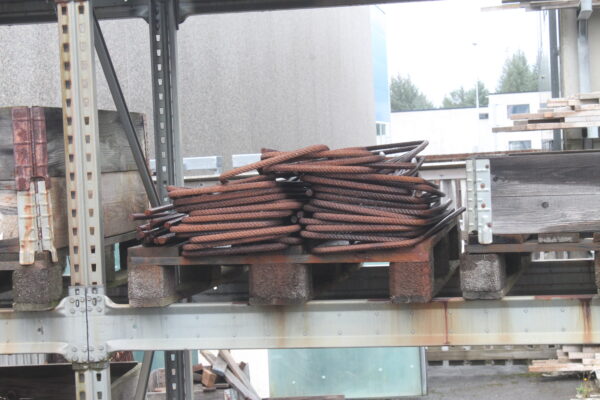 Lot armeringsprofiler samt ca. 10,5-meter 620mm stålrør - Bilde 5