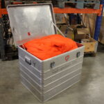 4stk Solas redningsdrakter i Zarges kasse