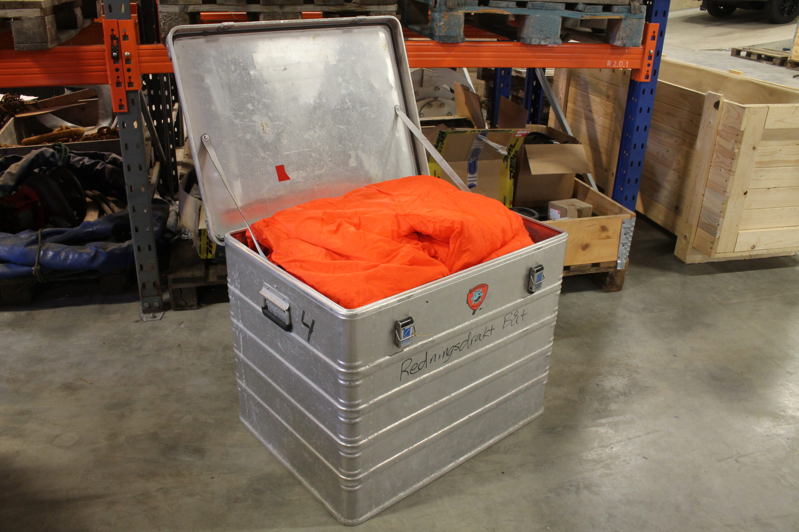 4stk Solas redningsdrakter i Zarges kasse 4stk Solas redningsdrakter i Zarges kasse - Bilde 1