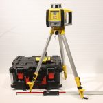 Geomax rotasjonslaser med mottaker, 3-fot, nivelleringsstang og koffert