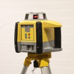 Geomax rotasjonslaser med mottaker, 3-fot, nivelleringsstang og koffert - Bilde 2