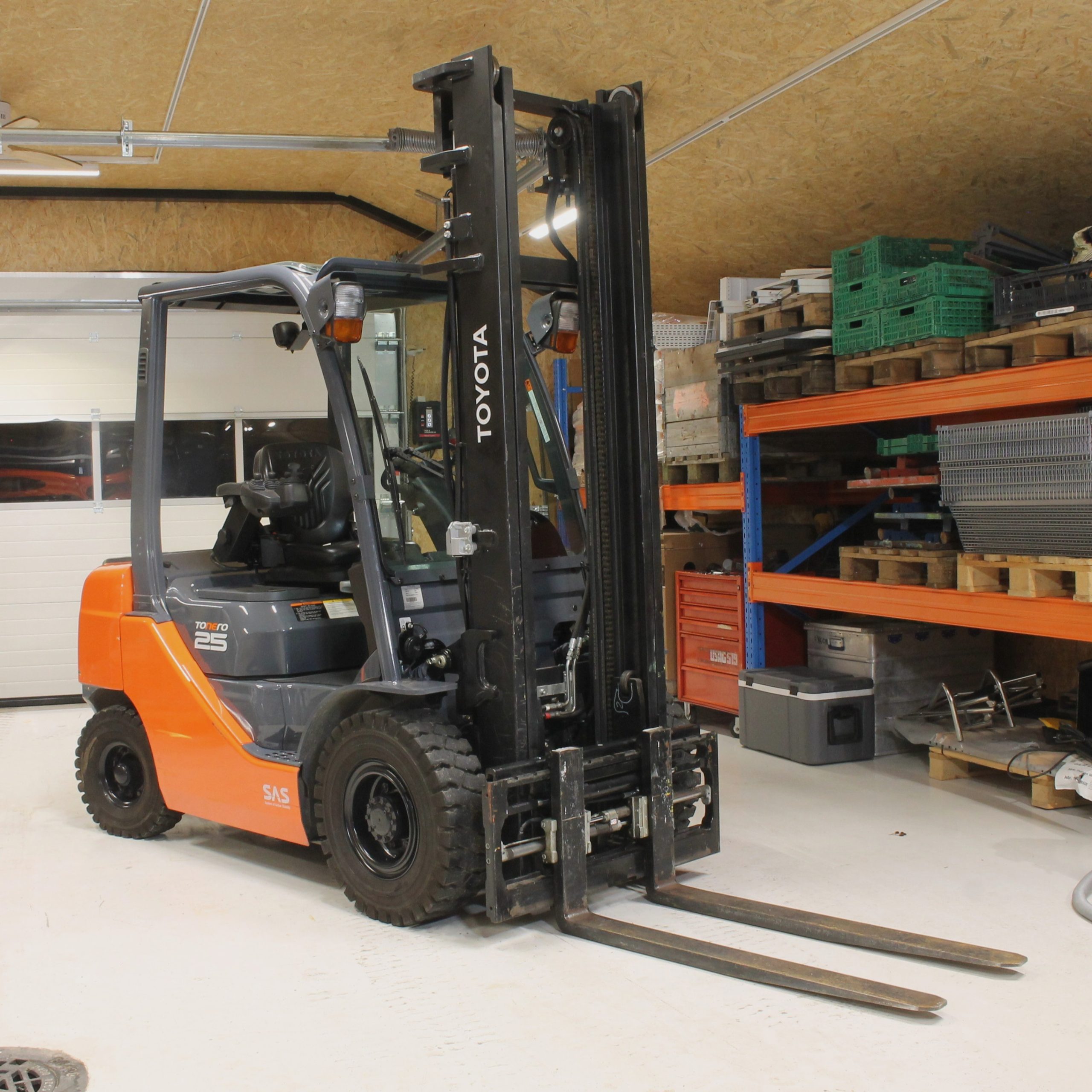 Toyota 8FDF25 Diesel motvektstruck Toyota 8FDF25 Diesel motvektstruck kun 302 timer - Bilde 1