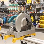 Makita LC1230N 305mm metallkappesag på DeWalt DE7023 -xj sagbord - Bilde 3