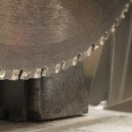 Makita LC1230N 305mm metallkappesag på DeWalt DE7023 -xj sagbord - Bilde 5