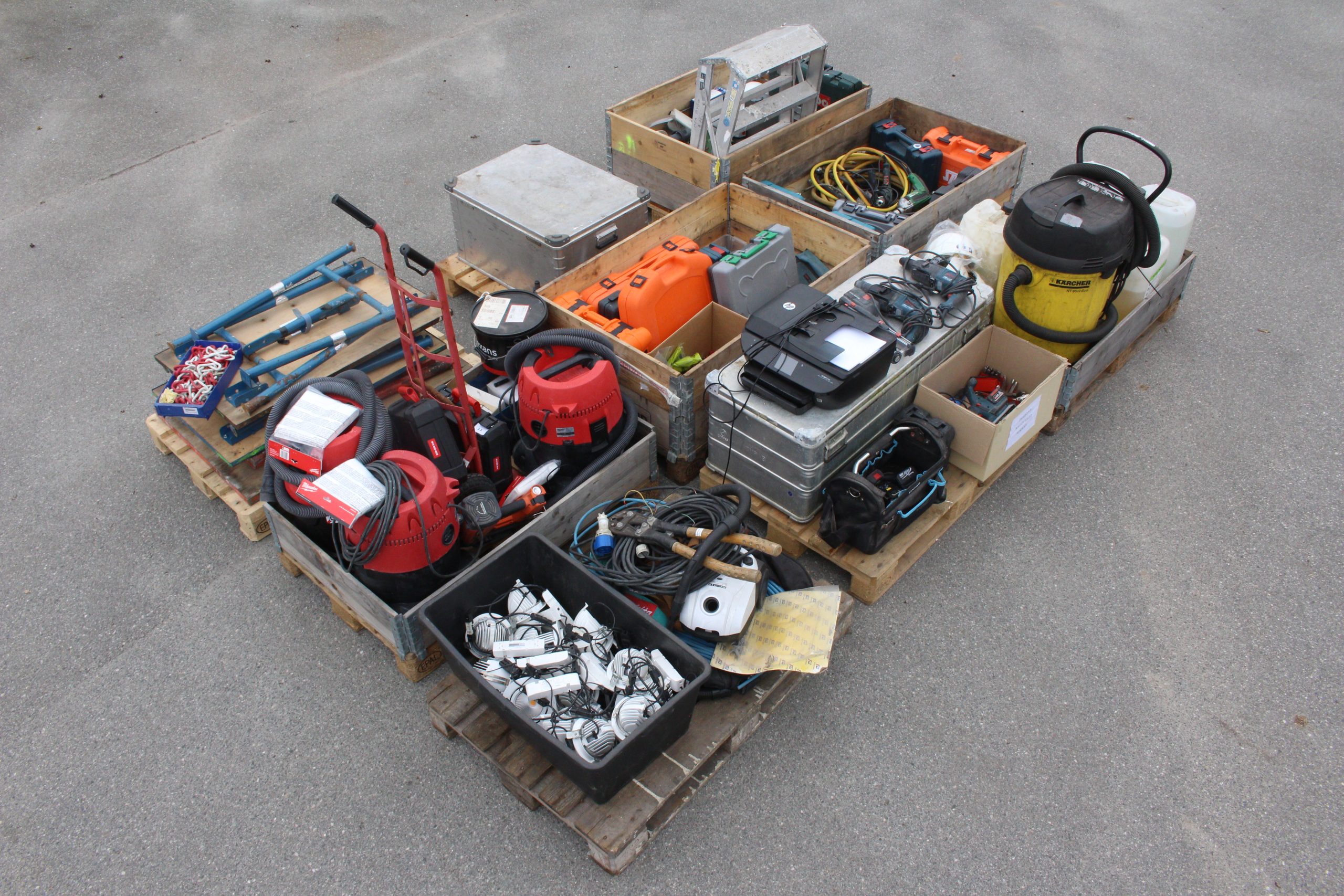 9-paller diverse maskiner, verktøy, kjemi, belysning mfl. 9-paller diverse maskiner, verktøy, kjemi, belysning mfl. - Bilde 1