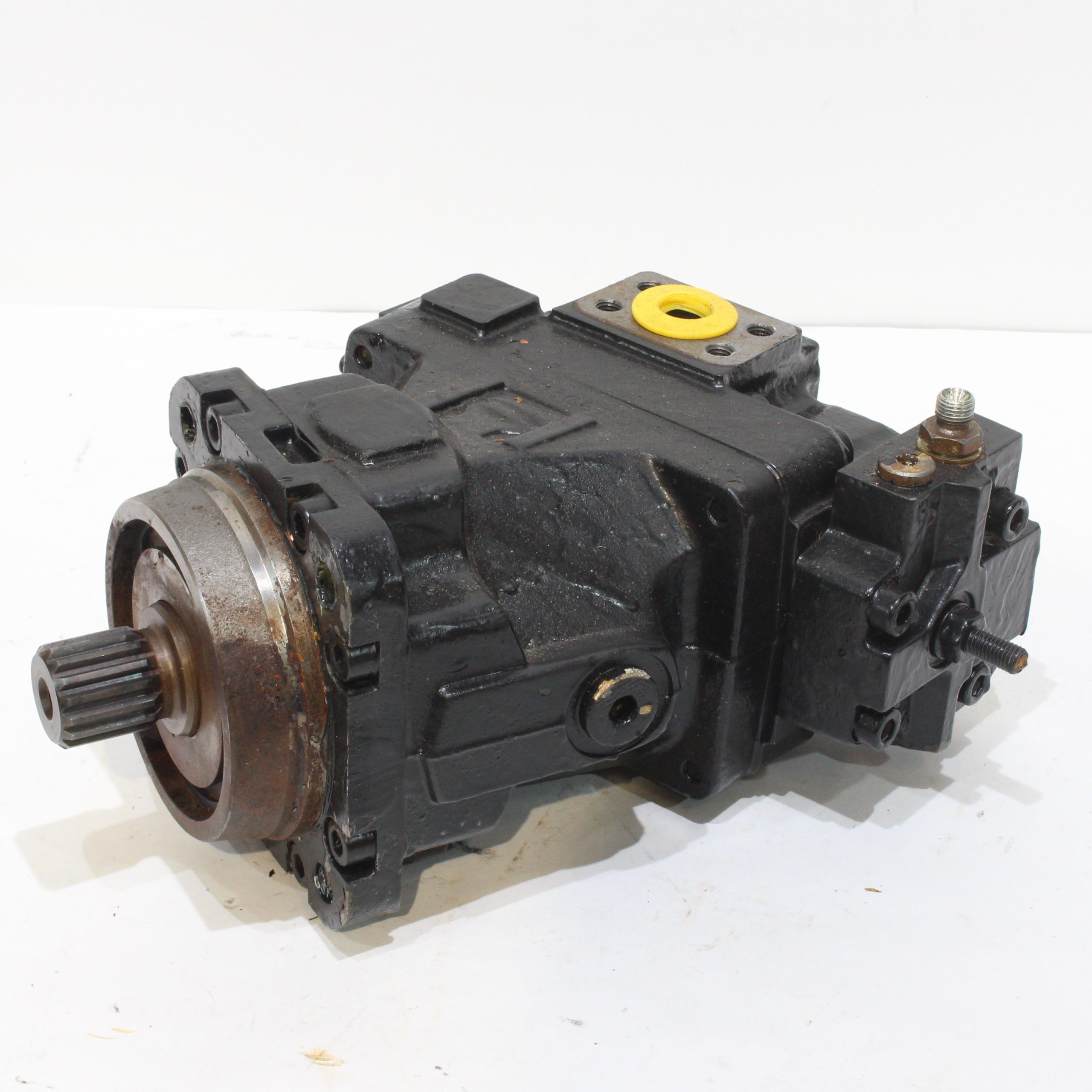 IMG_0351 Parker V12 60cm³ variabel aksialstempelmotor - Bilde 1
