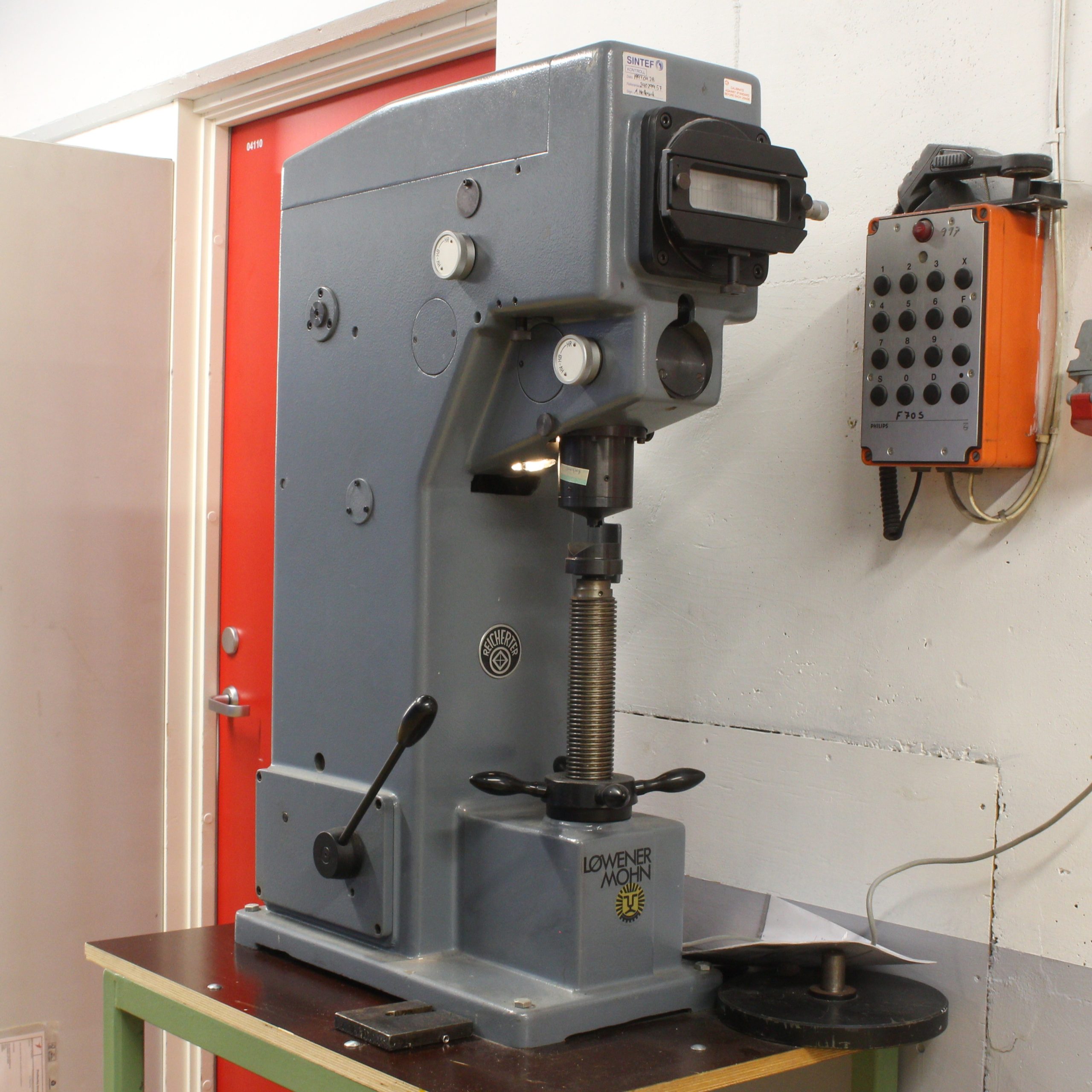 Georg Reicherter BRIVISKOP BVR 187.5 H universell hardhetstester – Brinell / Vickers / Rockwell Georg Reicherter BRIVISKOP BVR 187.5 H universell hardhetstester – Brinell / Vickers / Rockwell - Bilde 1