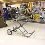 DeWalt DW712N kapp- og gjærsag med uttrekk – på Ryobi sagstativ - Bilde 3