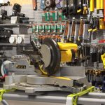 DeWalt DW712N kapp- og gjærsag med uttrekk – på Ryobi sagstativ - Bilde 6