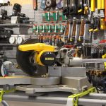 DeWalt DW712N kapp- og gjærsag med uttrekk – på Ryobi sagstativ - Bilde 7